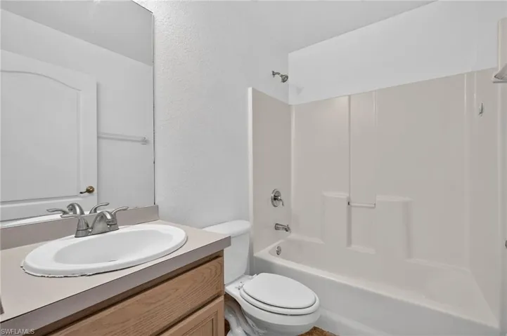 903 Se 5th Ave, Cape Coral, Florida 33990