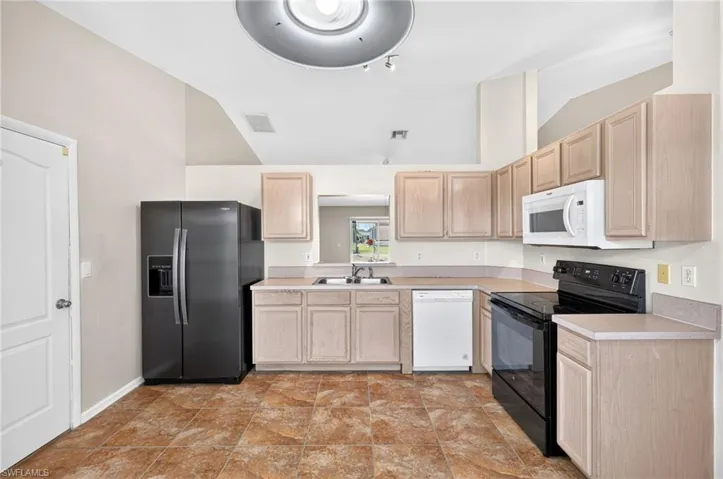 903 Se 5th Ave, Cape Coral, Florida 33990
