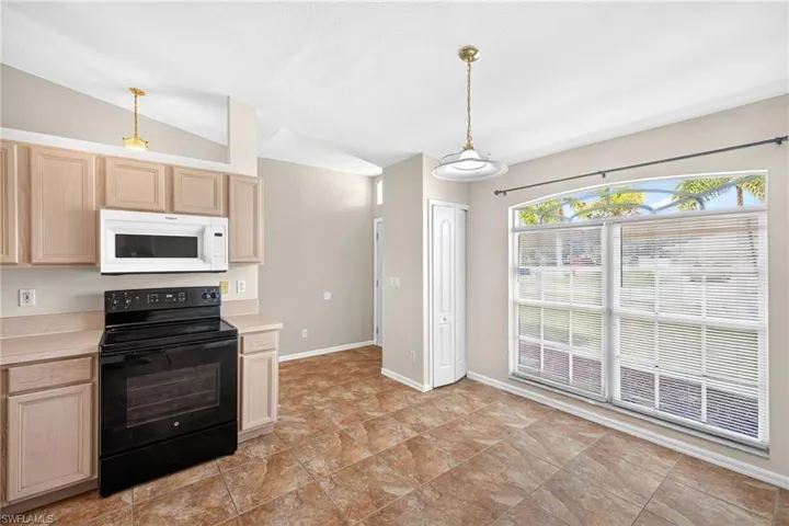 903 Se 5th Ave, Cape Coral, Florida 33990