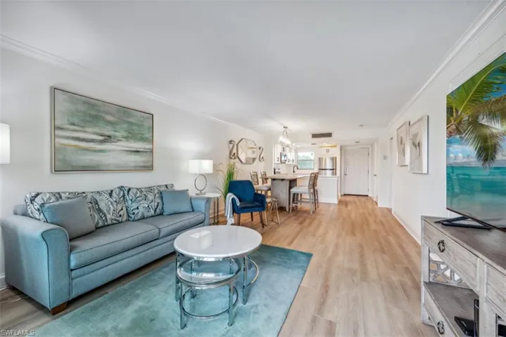 37 High Point Cir E 208, Naples, Florida 34103