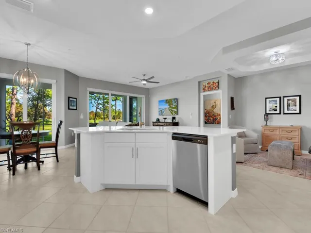 Kitchen w/ Island