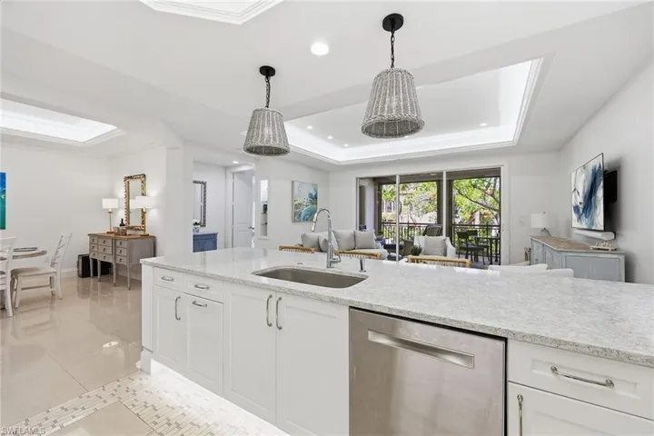 411  6th S ST, Naples, FL 34102