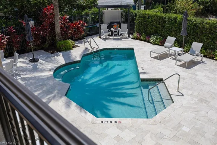 411  6th S ST, Naples, FL 34102