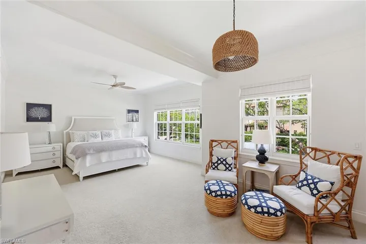 411  6th S ST, Naples, FL 34102