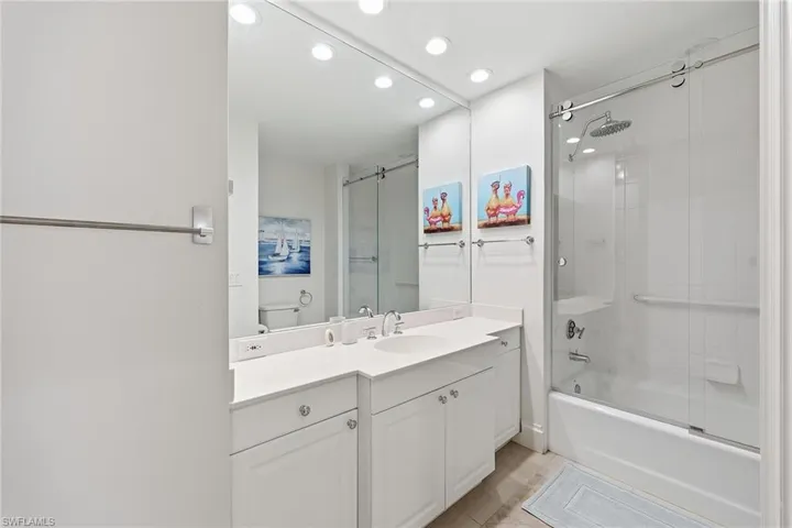 411  6th S ST, Naples, FL 34102