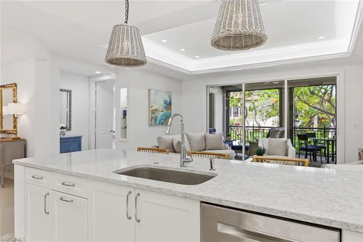 411  6th S ST, Naples, FL 34102