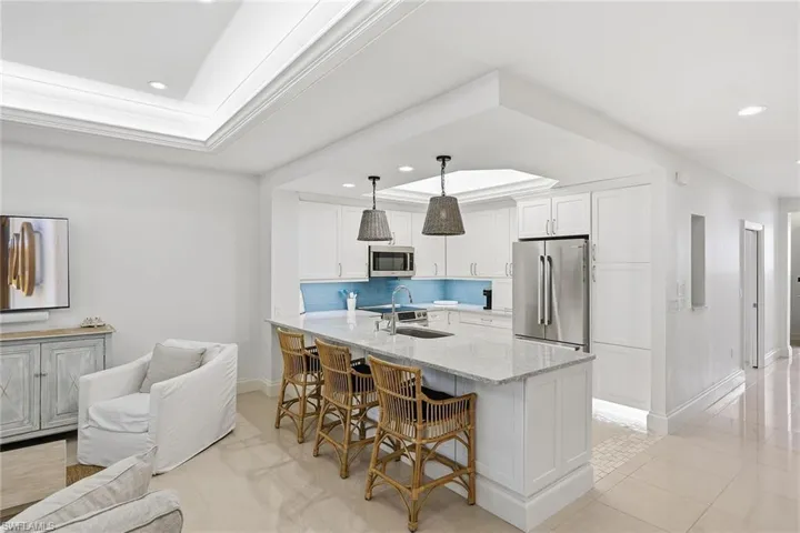 411  6th S ST, Naples, FL 34102