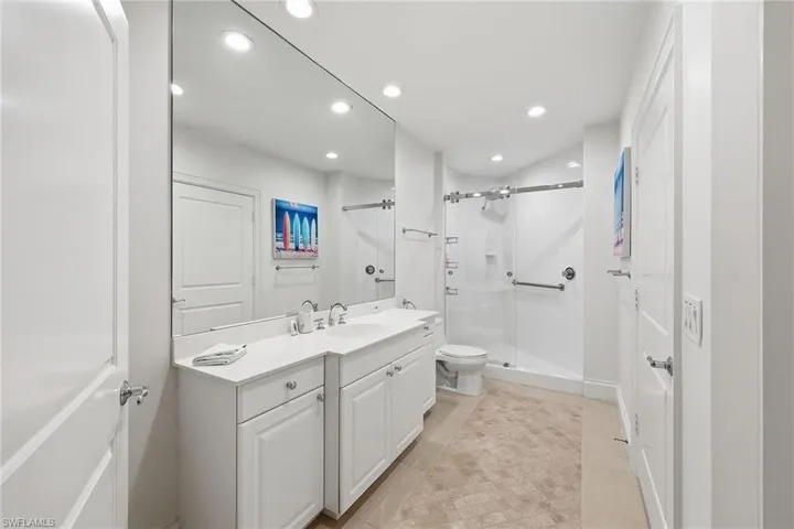411  6th S ST, Naples, FL 34102