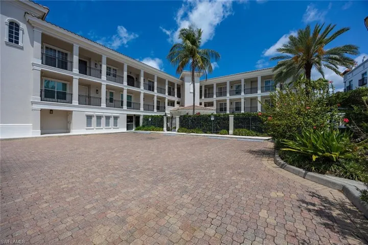 411  6th S ST, Naples, FL 34102