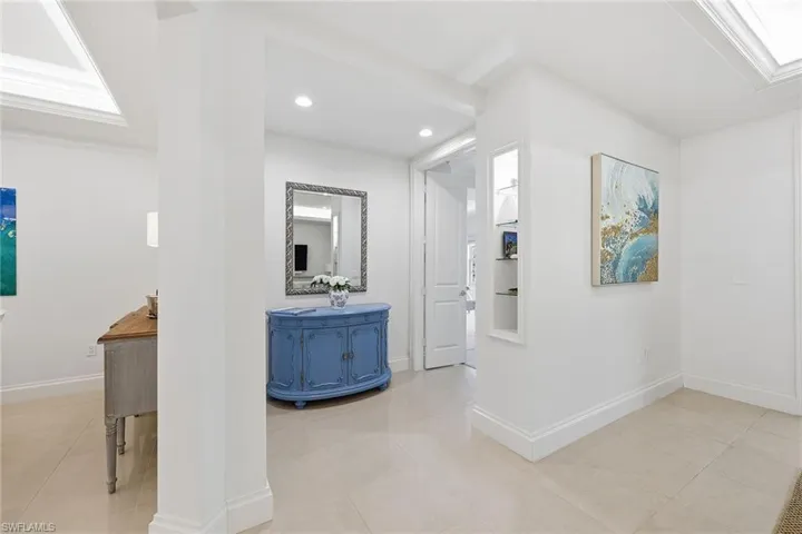 411  6th S ST, Naples, FL 34102