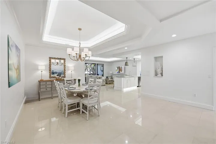 411  6th S ST, Naples, FL 34102
