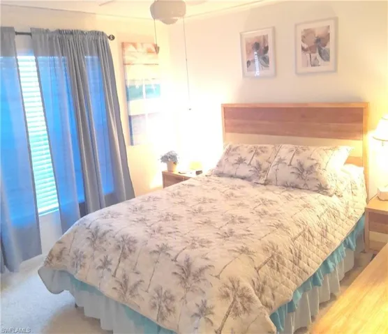 Guest Bedroom -- Queen size bed
