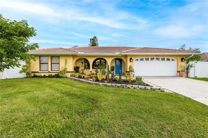 Ranch-style house featuring a garage