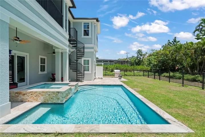 1114 Seagrape Ln, Sanibel, Florida 33957