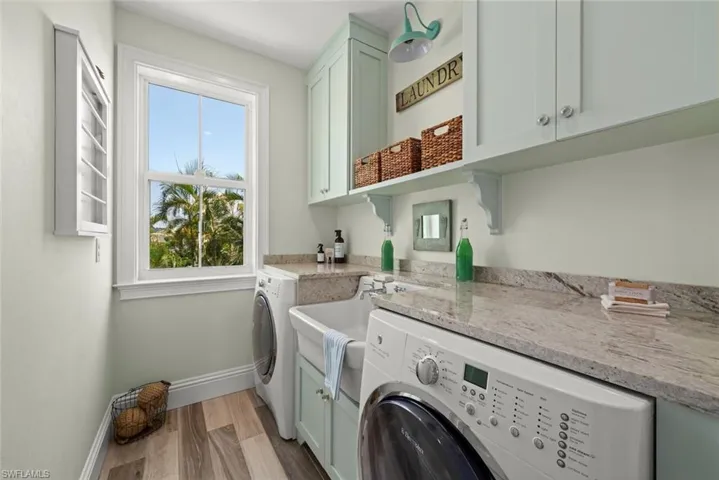 1114 Seagrape Ln, Sanibel, Florida 33957
