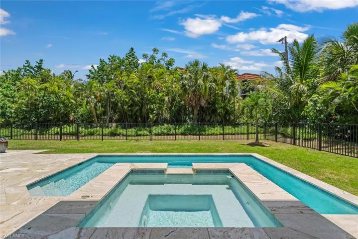 1114 Seagrape Ln, Sanibel, Florida 33957