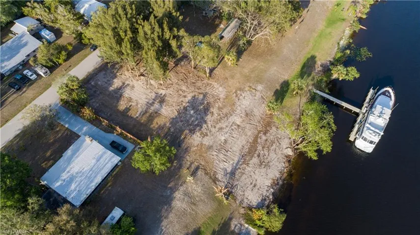 1035 W Anchor Ln, Moore Haven, Florida 33471