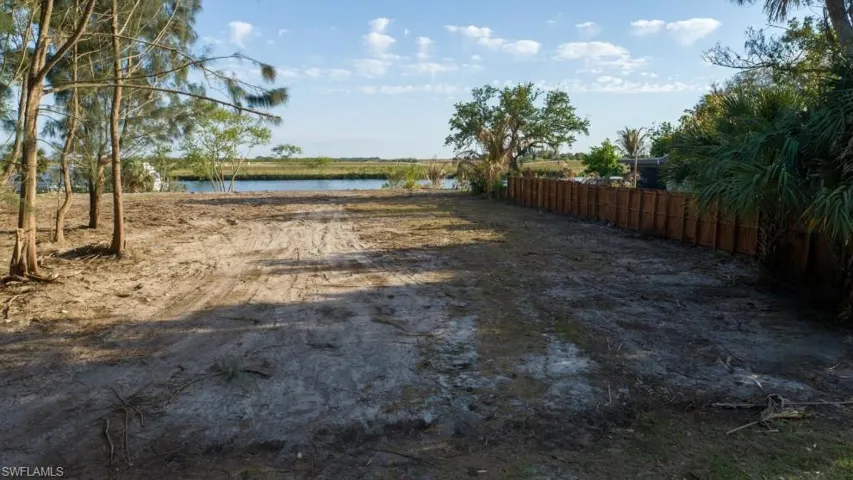 1035 W Anchor Ln, Moore Haven, Florida 33471
