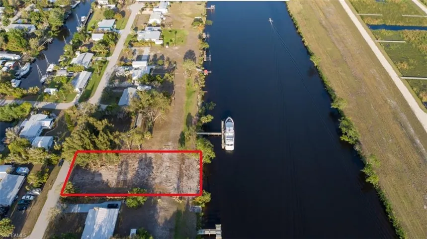 1035 W Anchor Ln, Moore Haven, Florida 33471
