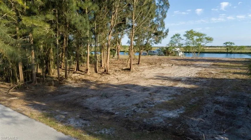 1035 W Anchor Ln, Moore Haven, Florida 33471