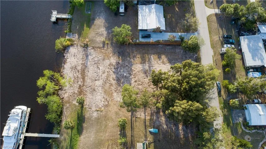 1035 W Anchor Ln, Moore Haven, Florida 33471