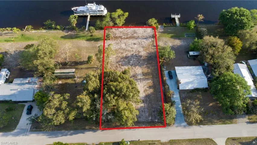 1035 W Anchor Ln, Moore Haven, Florida 33471