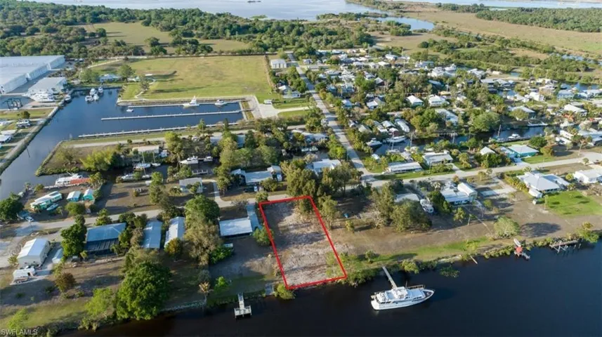 1035 W Anchor Ln, Moore Haven, Florida 33471