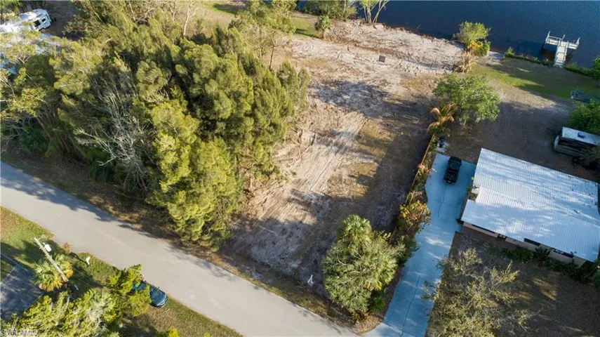 1035 W Anchor Ln, Moore Haven, Florida 33471