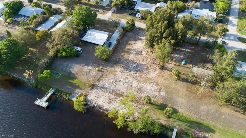 1035 W Anchor Ln, Moore Haven, Florida 33471