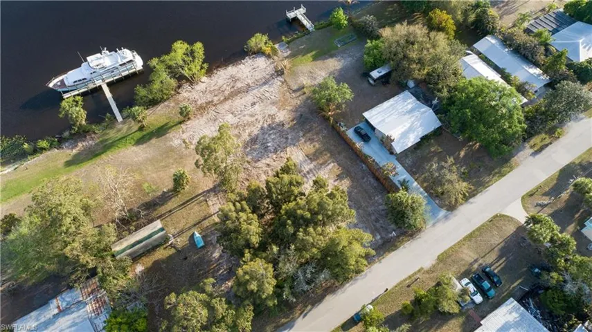 1035 W Anchor Ln, Moore Haven, Florida 33471