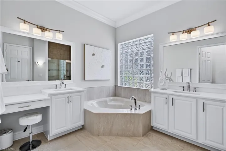 6574 Monterey Pt, Naples, Florida 34105