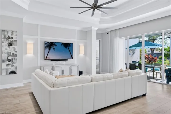 6574 Monterey Pt, Naples, Florida 34105