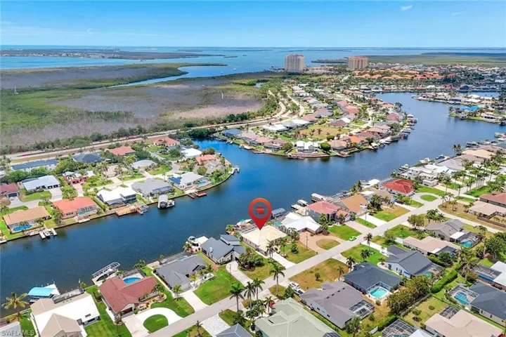 Southern Exposure overlooking a 200'+ canal with access to the Caloosahatchee River