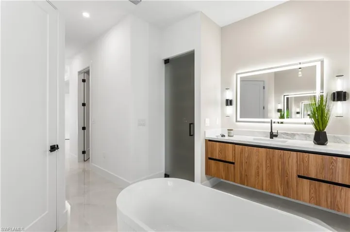 What are you waiting for? Make this gorgeous luxury contemporary home yours today!