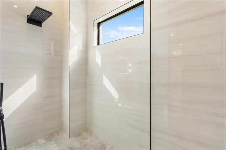 Walkthrough Shower