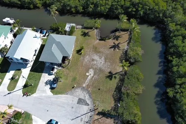 1276 Grand Canal Dr, Naples, Florida 34110