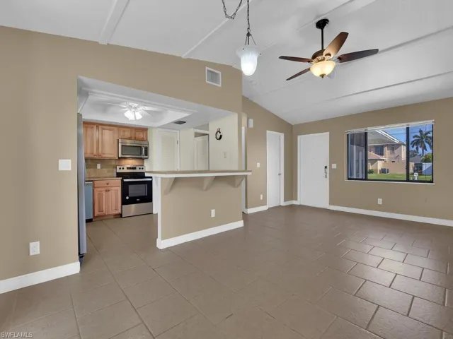 208 SE 4th  PL, Cape Coral, FL 33990