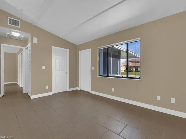 208 SE 4th  PL, Cape Coral, FL 33990