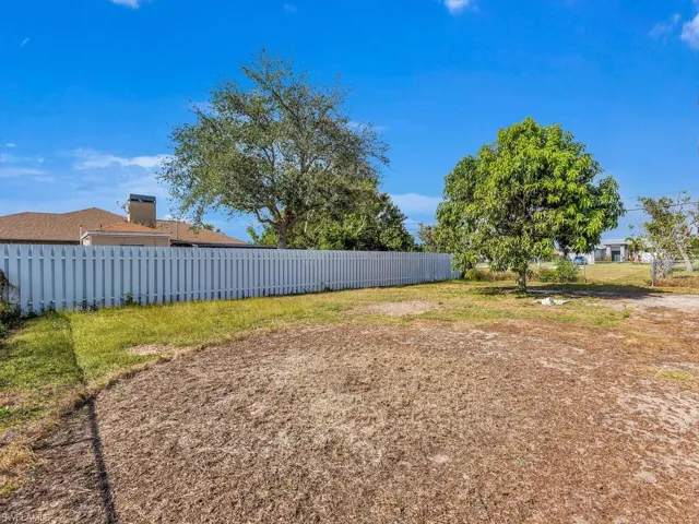 208 SE 4th  PL, Cape Coral, FL 33990