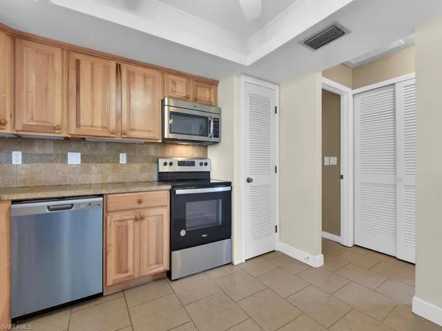 208 SE 4th  PL, Cape Coral, FL 33990