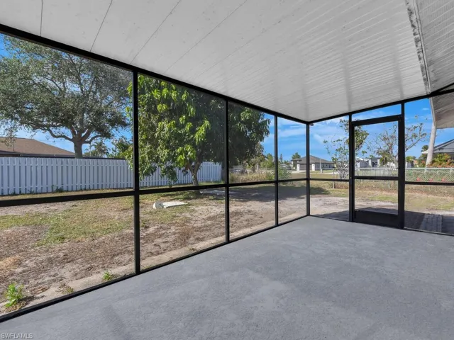 208 SE 4th  PL, Cape Coral, FL 33990