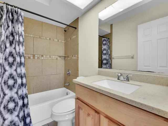 208 SE 4th  PL, Cape Coral, FL 33990