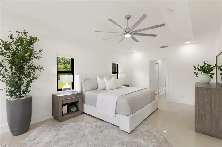 221 10th St Se, Naples, Florida 34117