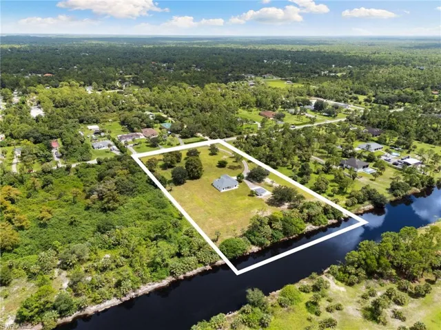 221 10th St Se, Naples, Florida 34117