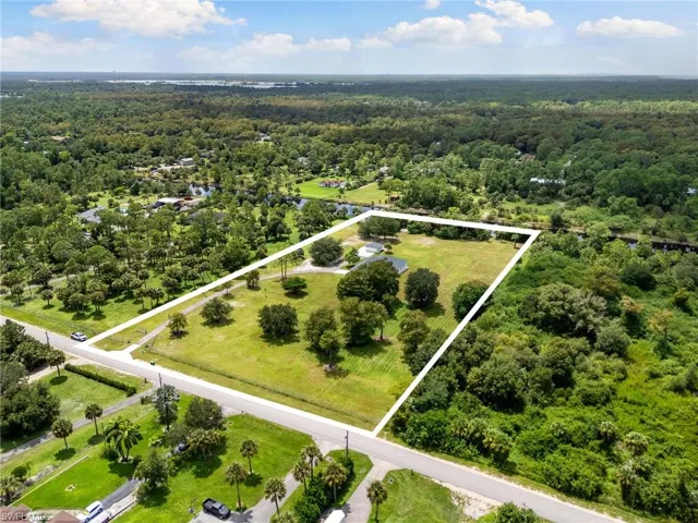221 10th St Se, Naples, Florida 34117