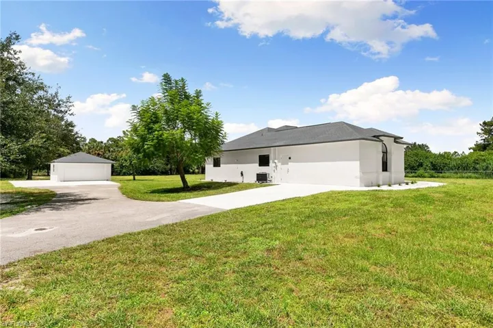 221 10th St Se, Naples, Florida 34117