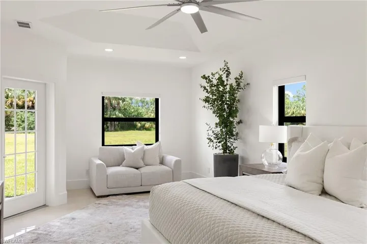 221 10th St Se, Naples, Florida 34117