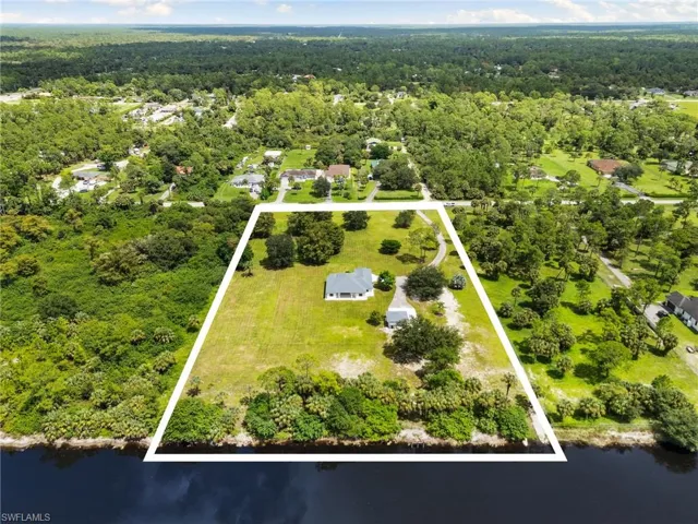221 10th St Se, Naples, Florida 34117