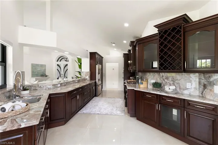 221 10th St Se, Naples, Florida 34117
