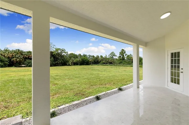 221 10th St Se, Naples, Florida 34117